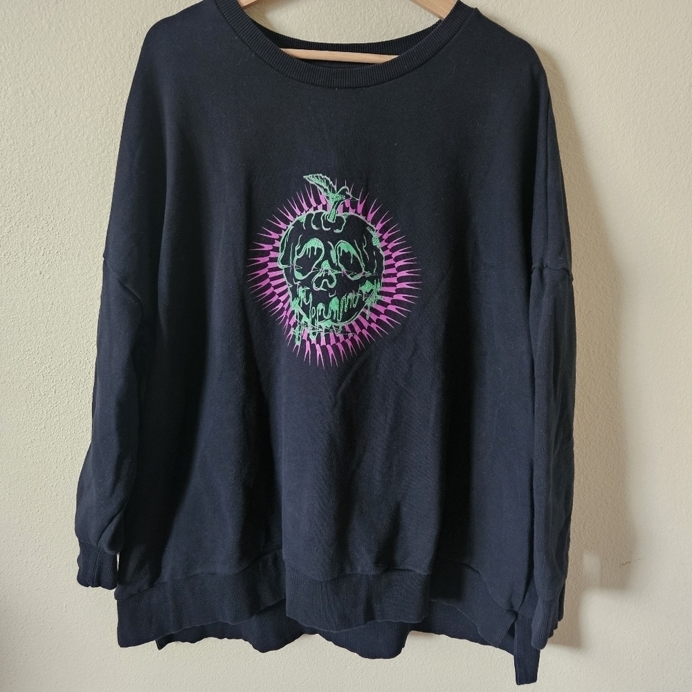 Disney parks 2024 Evil Queen Pullover Poison Apple Villains 1X